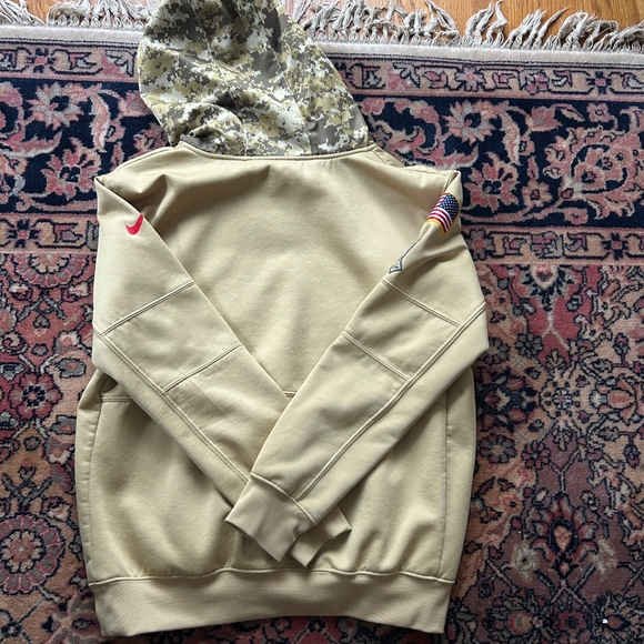 Nike - Picture 3 of 3